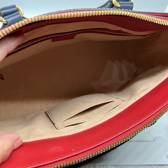 Gucci Linea Supreme Monogram Tote. Nearly New. COA Included - Picture 10 of 16